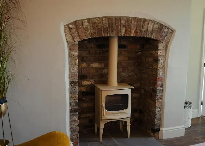 2 Bridge View * Selby